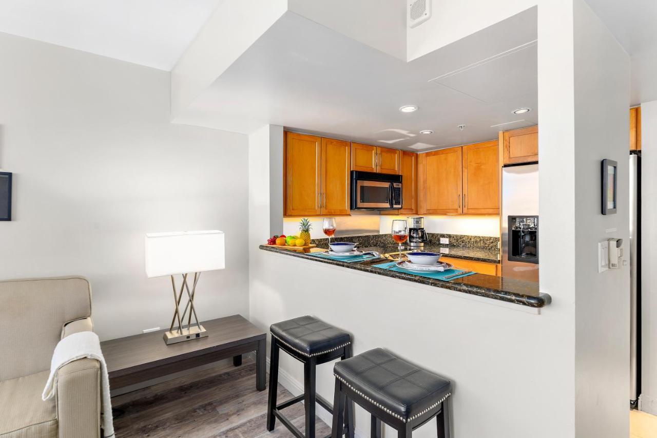 Renovated With City View At Aqua Palms Waikiki 檀香山 外观 照片